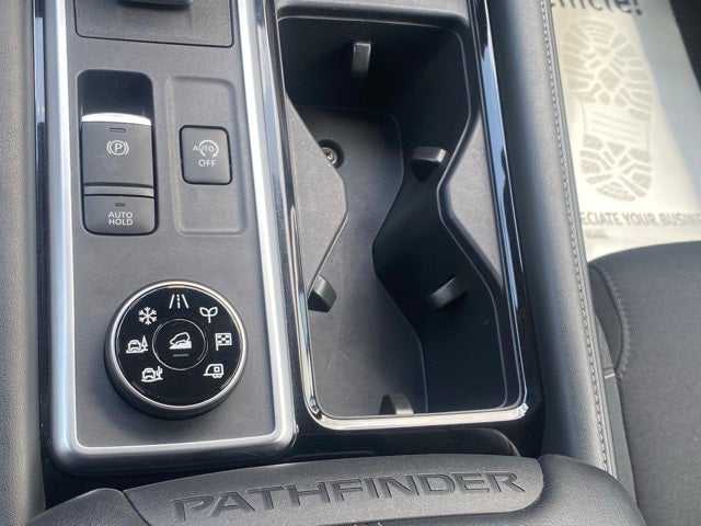 2024 Nissan Pathfinder SV