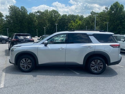 2024 Nissan Pathfinder SV