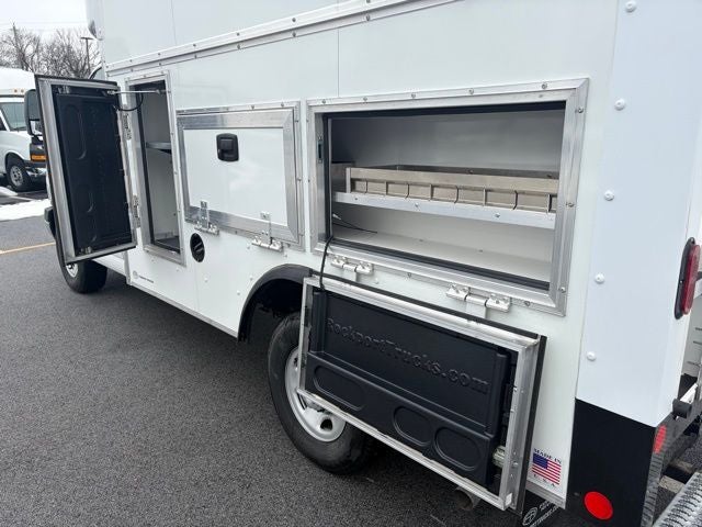 2025 Chevrolet Express 3500 Work Van Cutaway