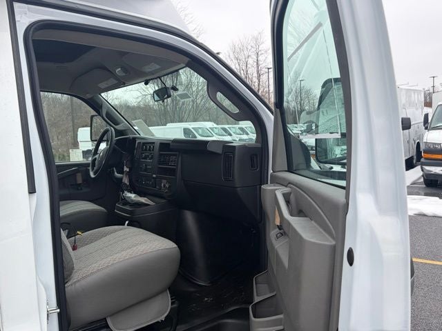 2025 Chevrolet Express 3500 Work Van Cutaway