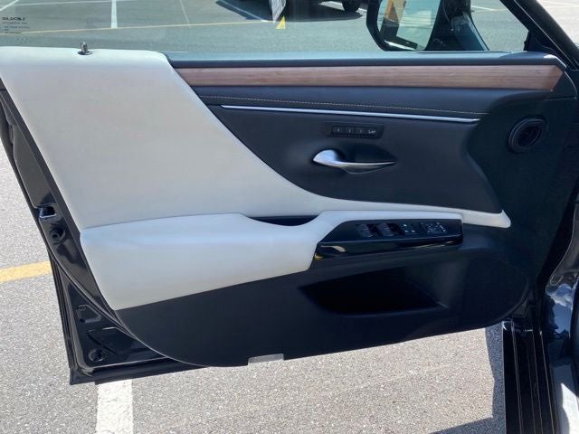 2025 Lexus ES ES 300h