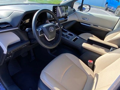 2023 Toyota Sienna XLE 7 Passenger
