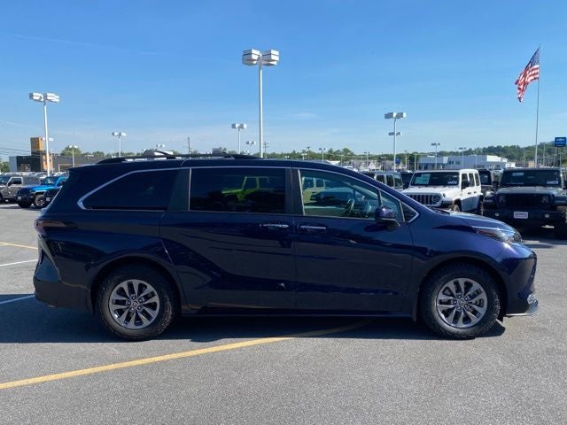 2023 Toyota Sienna XLE 7 Passenger