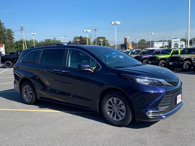 2023 Toyota Sienna XLE 7 Passenger