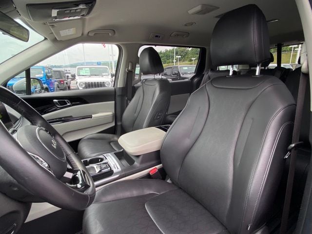 2023 Kia Carnival SX
