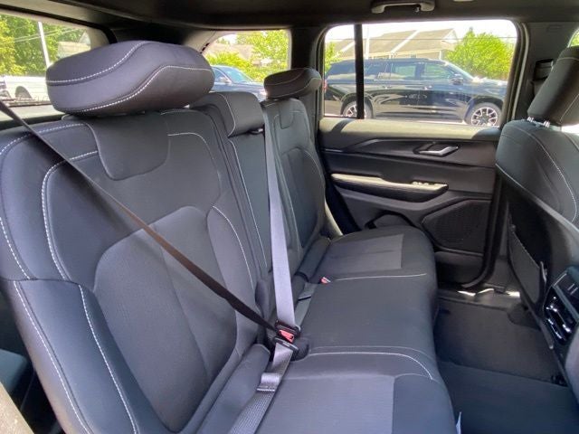 2024 Jeep Grand Cherokee Laredo 4x4