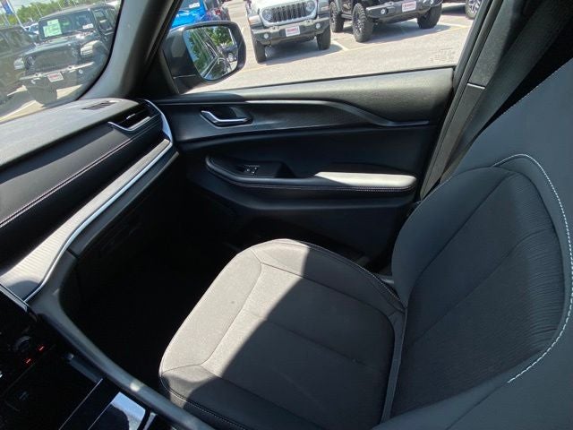 2024 Jeep Grand Cherokee Laredo 4x4