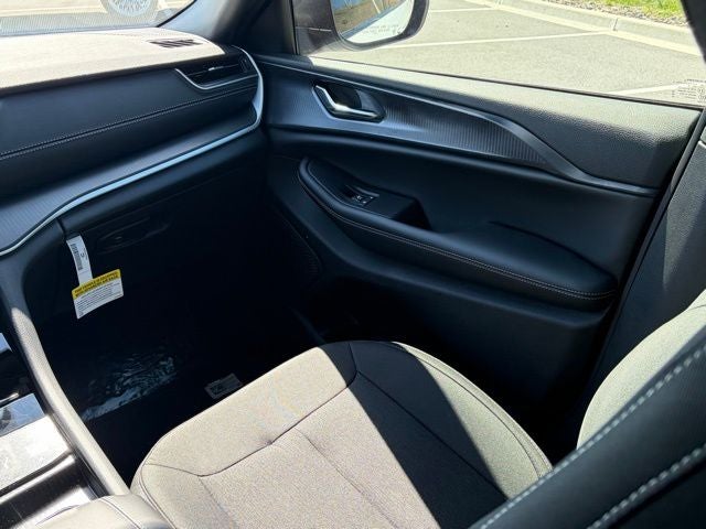 2026 Jeep Grand Cherokee GRAND CHEROKEE LAREDO X 4X4