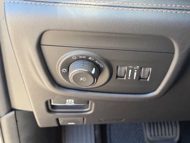 2027 Jeep Grand Cherokee GRAND CHEROKEE SUMMIT 4X4