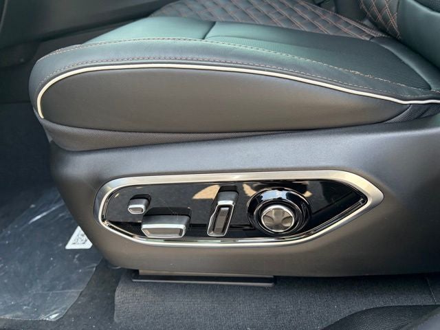 2026 Jeep Grand Cherokee GRAND CHEROKEE SUMMIT 4X4