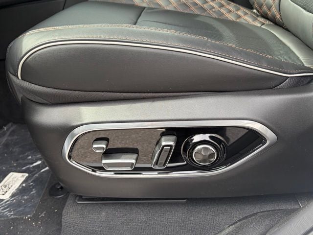 2026 Jeep Grand Cherokee GRAND CHEROKEE SUMMIT 4X4