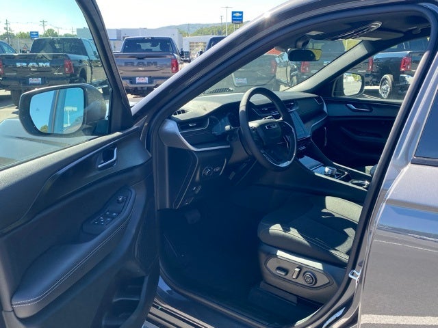 2025 Jeep Grand Cherokee GRAND CHEROKEE L LAREDO X 4X4