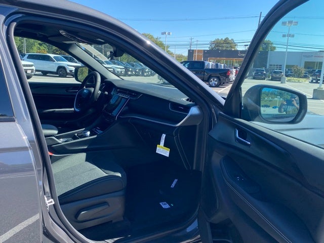 2025 Jeep Grand Cherokee GRAND CHEROKEE L LAREDO X 4X4