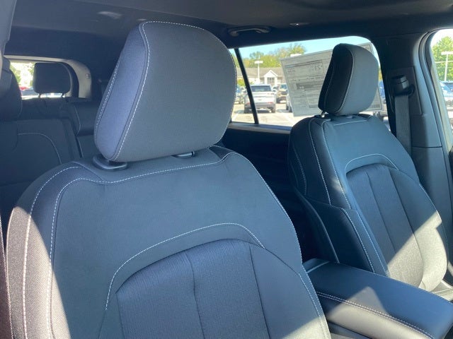 2025 Jeep Grand Cherokee GRAND CHEROKEE L LAREDO X 4X4