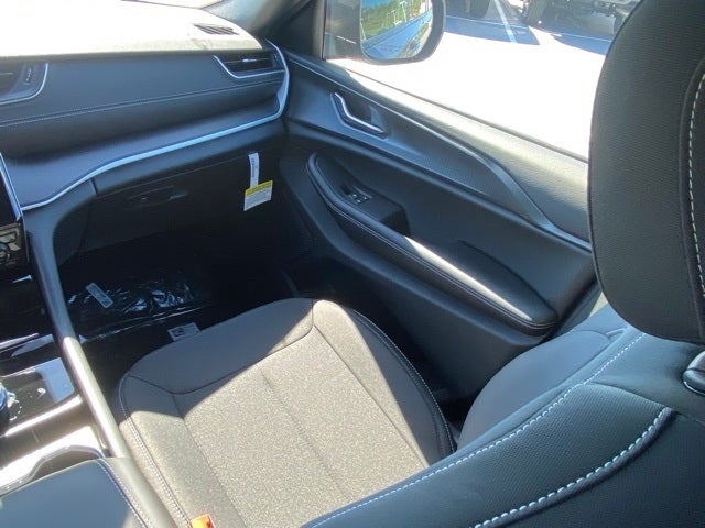 2025 Jeep Grand Cherokee GRAND CHEROKEE L LAREDO X 4X4