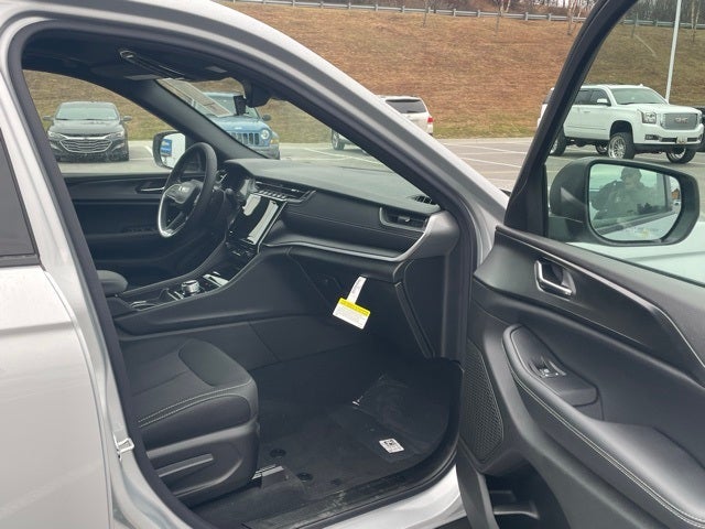 2025 Jeep Grand Cherokee GRAND CHEROKEE L LAREDO X 4X4