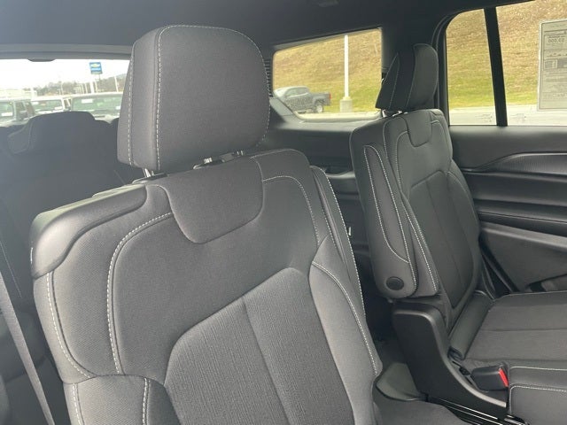 2025 Jeep Grand Cherokee GRAND CHEROKEE L LAREDO X 4X4