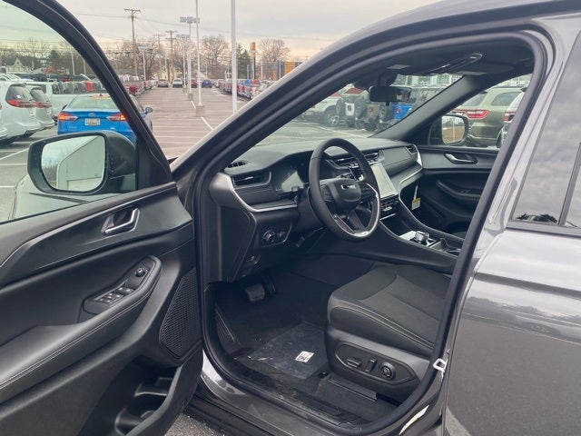 2025 Jeep Grand Cherokee GRAND CHEROKEE L LAREDO X 4X4