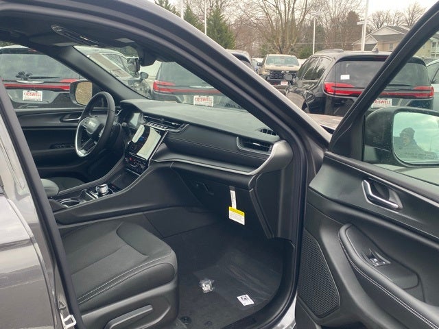 2025 Jeep Grand Cherokee GRAND CHEROKEE L LAREDO X 4X4