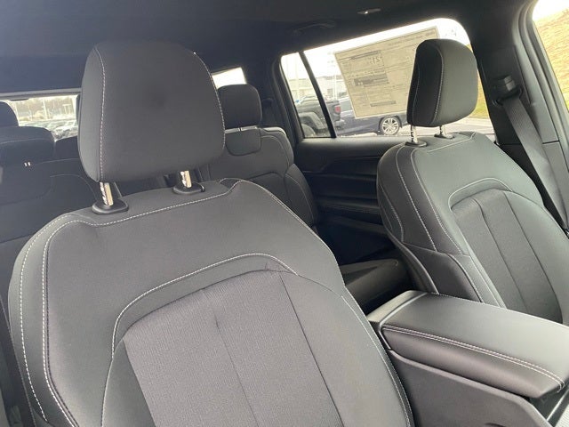 2025 Jeep Grand Cherokee GRAND CHEROKEE L LAREDO X 4X4