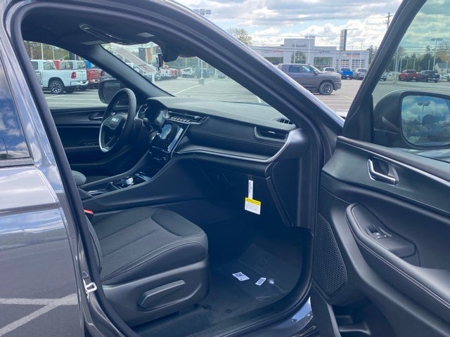 2025 Jeep Grand Cherokee GRAND CHEROKEE L LAREDO 4X4