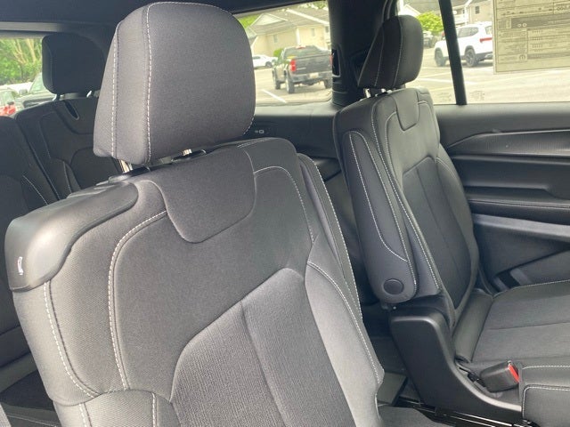 2025 Jeep Grand Cherokee GRAND CHEROKEE L LAREDO X 4X4