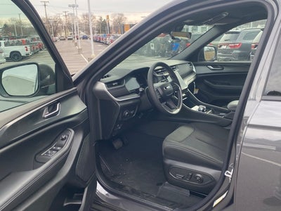 2025 Jeep Grand Cherokee GRAND CHEROKEE L LAREDO X 4X4