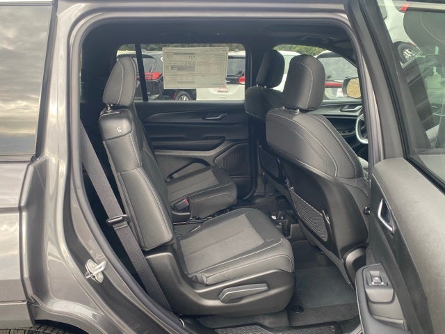 2025 Jeep Grand Cherokee GRAND CHEROKEE L LAREDO X 4X4