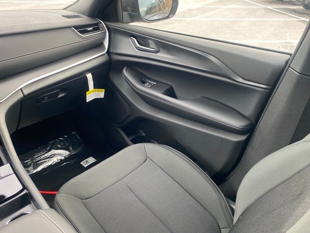 2025 Jeep Grand Cherokee GRAND CHEROKEE L LAREDO X 4X4