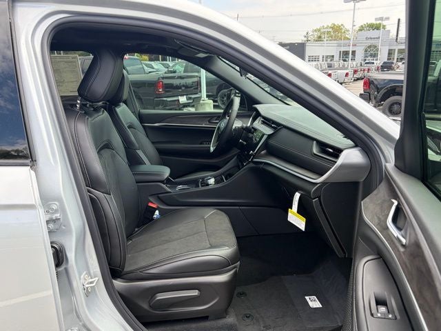 2026 Jeep Grand Cherokee GRAND CHEROKEE L LAREDO ALTITUDE 4X4