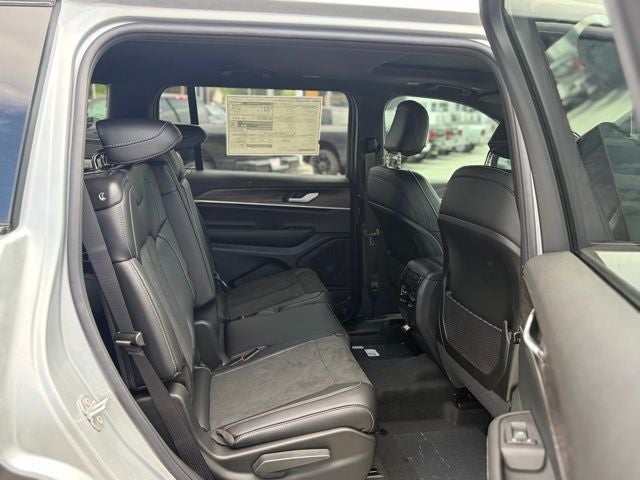 2026 Jeep Grand Cherokee GRAND CHEROKEE L LAREDO ALTITUDE 4X4