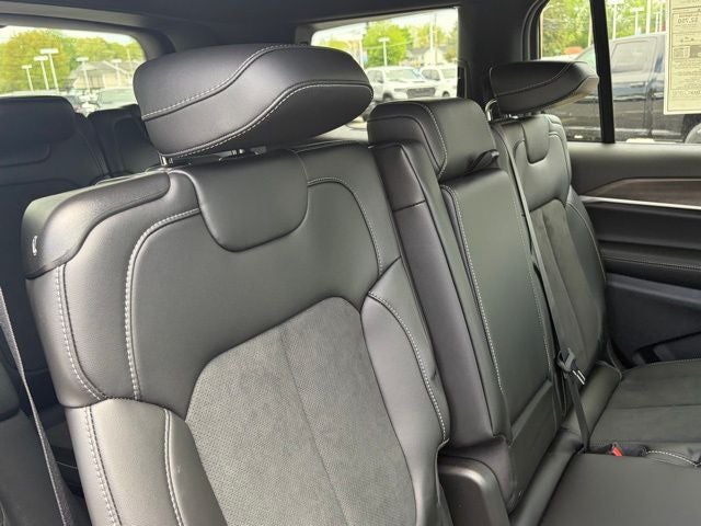 2026 Jeep Grand Cherokee GRAND CHEROKEE L LAREDO ALTITUDE 4X4