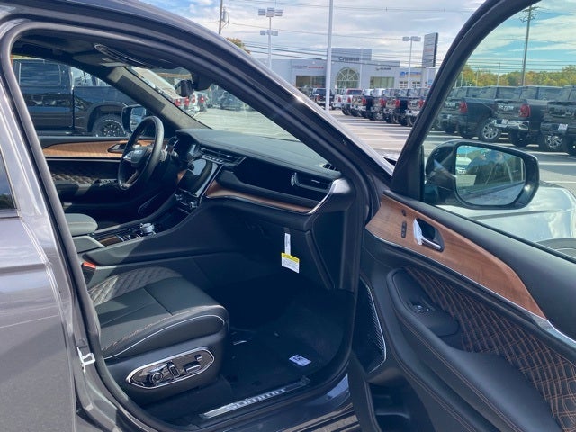 2025 Jeep Grand Cherokee GRAND CHEROKEE L SUMMIT RESERVE 4X4