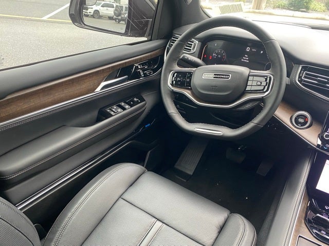 2024 Jeep Grand Wagoneer Base