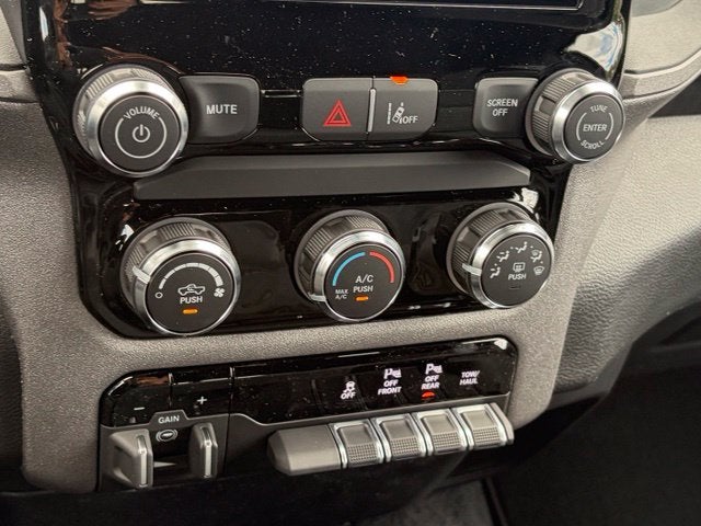 2027 RAM Ram 1500 RAM 1500 TRADESMAN QUAD CAB 4X4 6'4' BOX
