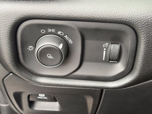 2027 RAM Ram 1500 RAM 1500 TRADESMAN QUAD CAB 4X4 6'4' BOX