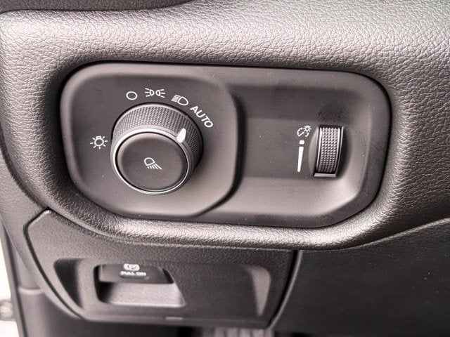 2027 RAM Ram 1500 RAM 1500 TRADESMAN QUAD CAB 4X4 6'4' BOX