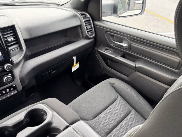2027 RAM Ram 1500 RAM 1500 TRADESMAN QUAD CAB 4X4 6'4' BOX