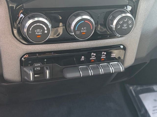 2026 RAM Ram 1500 RAM 1500 TRADESMAN QUAD CAB 4X4 6'4' BOX