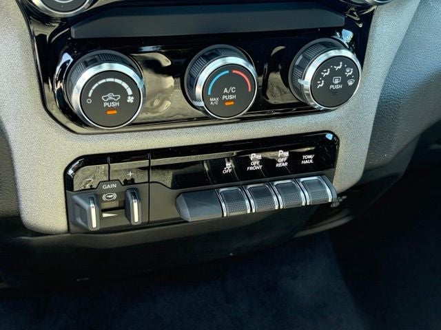 2026 RAM 1500 RAM 1500 WARLOCK CREW CAB 4X4 5'7' BOX