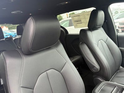 2027 Chrysler Pacifica PACIFICA SELECT