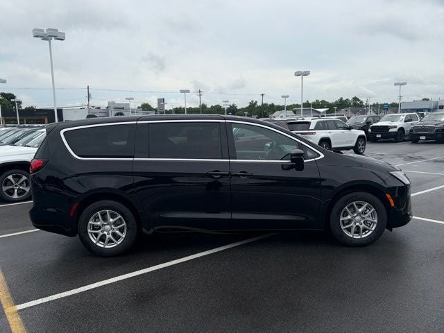 2027 Chrysler Pacifica PACIFICA SELECT