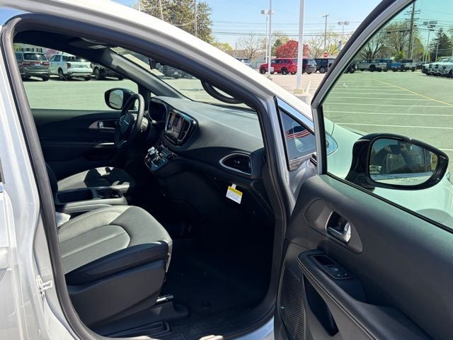 2026 Chrysler Voyager VOYAGER LX