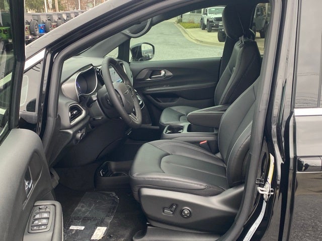 2026 Chrysler Voyager VOYAGER LX