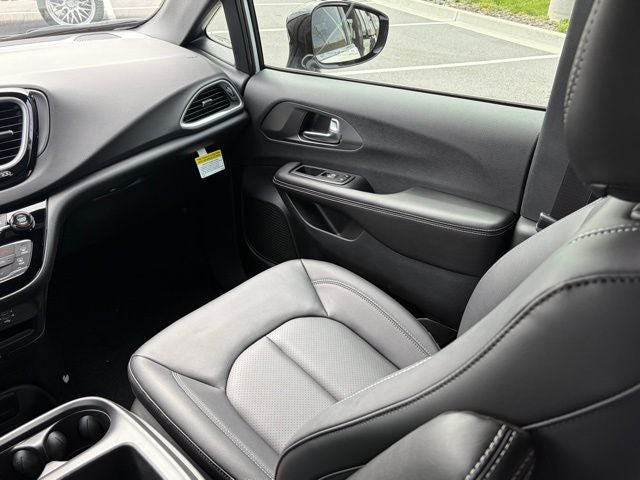 2026 Chrysler Voyager VOYAGER LX