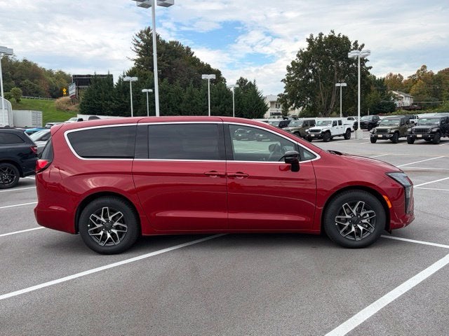 2027 Chrysler Pacifica PACIFICA LIMITED