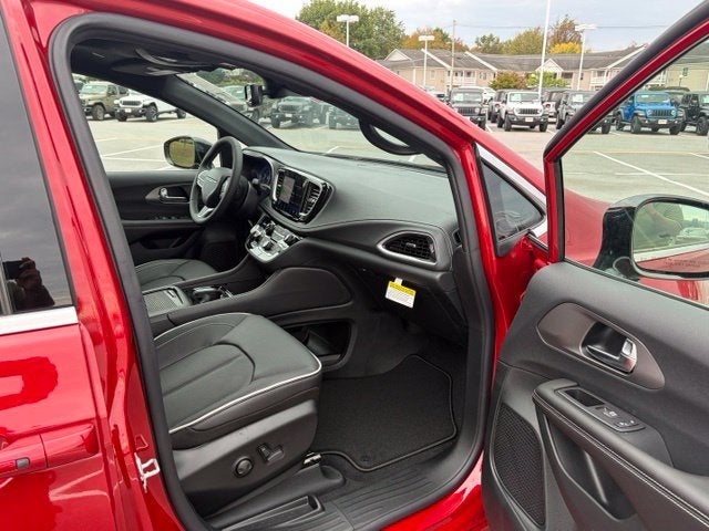 2027 Chrysler Pacifica PACIFICA LIMITED