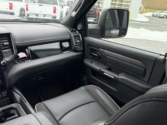 2026 RAM Ram 3500 RAM 3500 LIMITED MEGA CAB 4X4 6'4' BOX