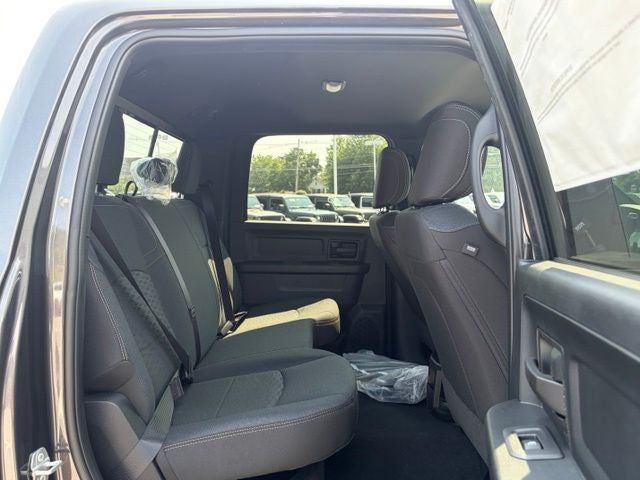2026 RAM Ram 2500 RAM 2500 BLACK EXPRESS CREW CAB 4X4 6'4' BOX