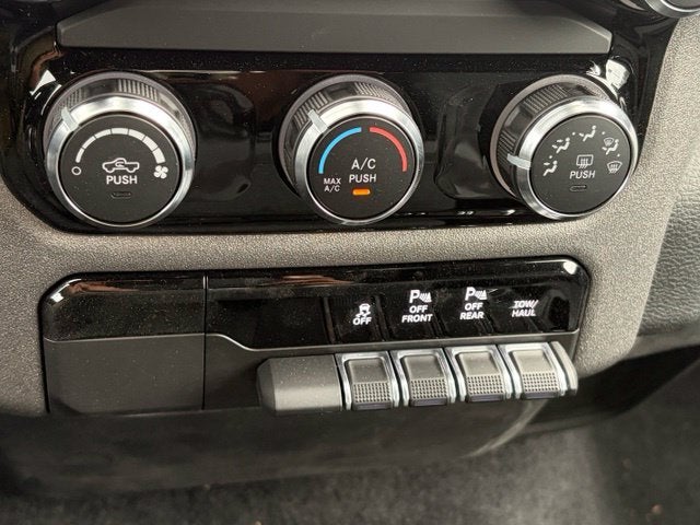 2026 RAM Ram 1500 RAM 1500 TRADESMAN CREW CAB 4X4 5'7' BOX